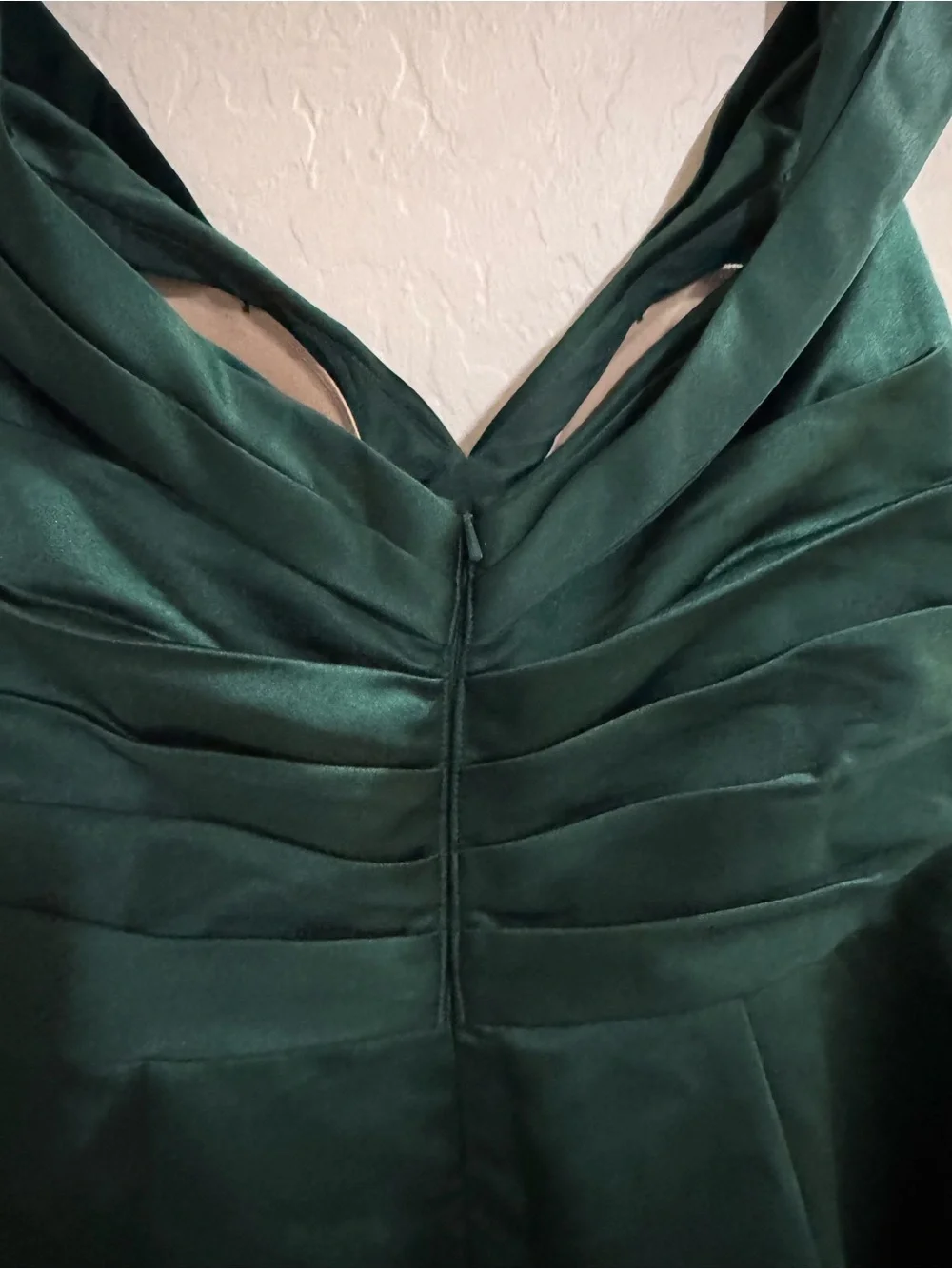 Elegant Emerald Green Satin Evening Gown size 12 - Picture 4 of 7